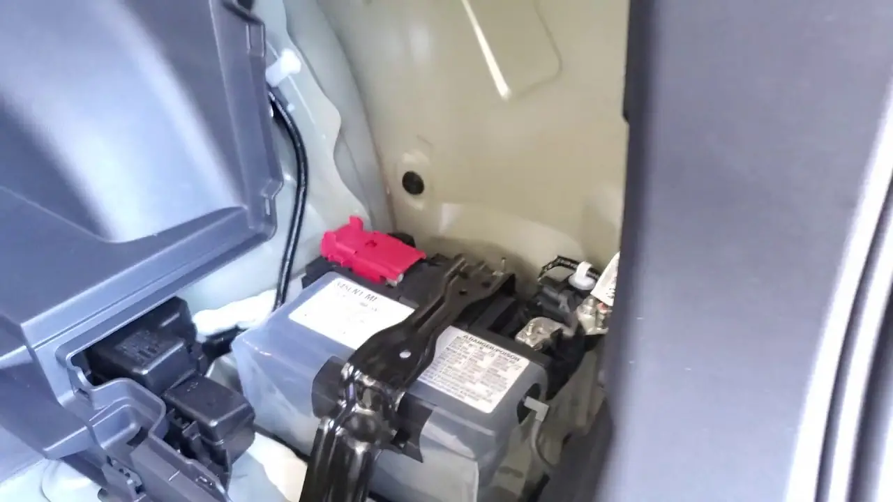 3 Ways on How to Open RAV4 Trunk With Dead Battery!