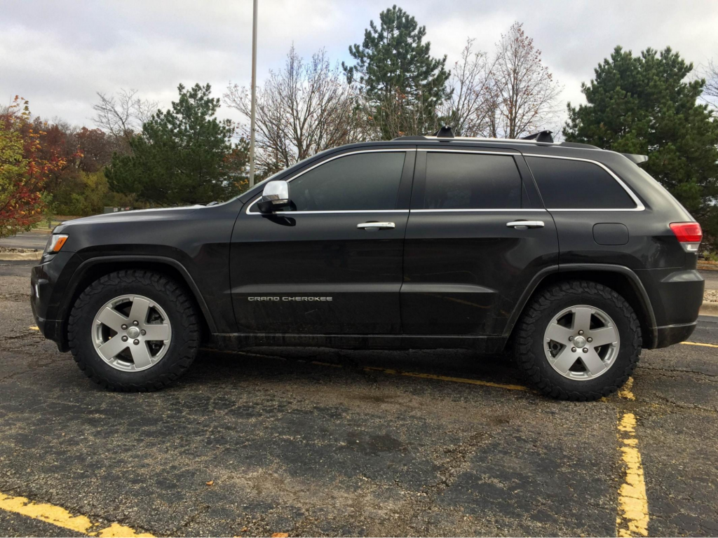 Jeep Wranger’s wheels attached to Jeep Grand Cherokee